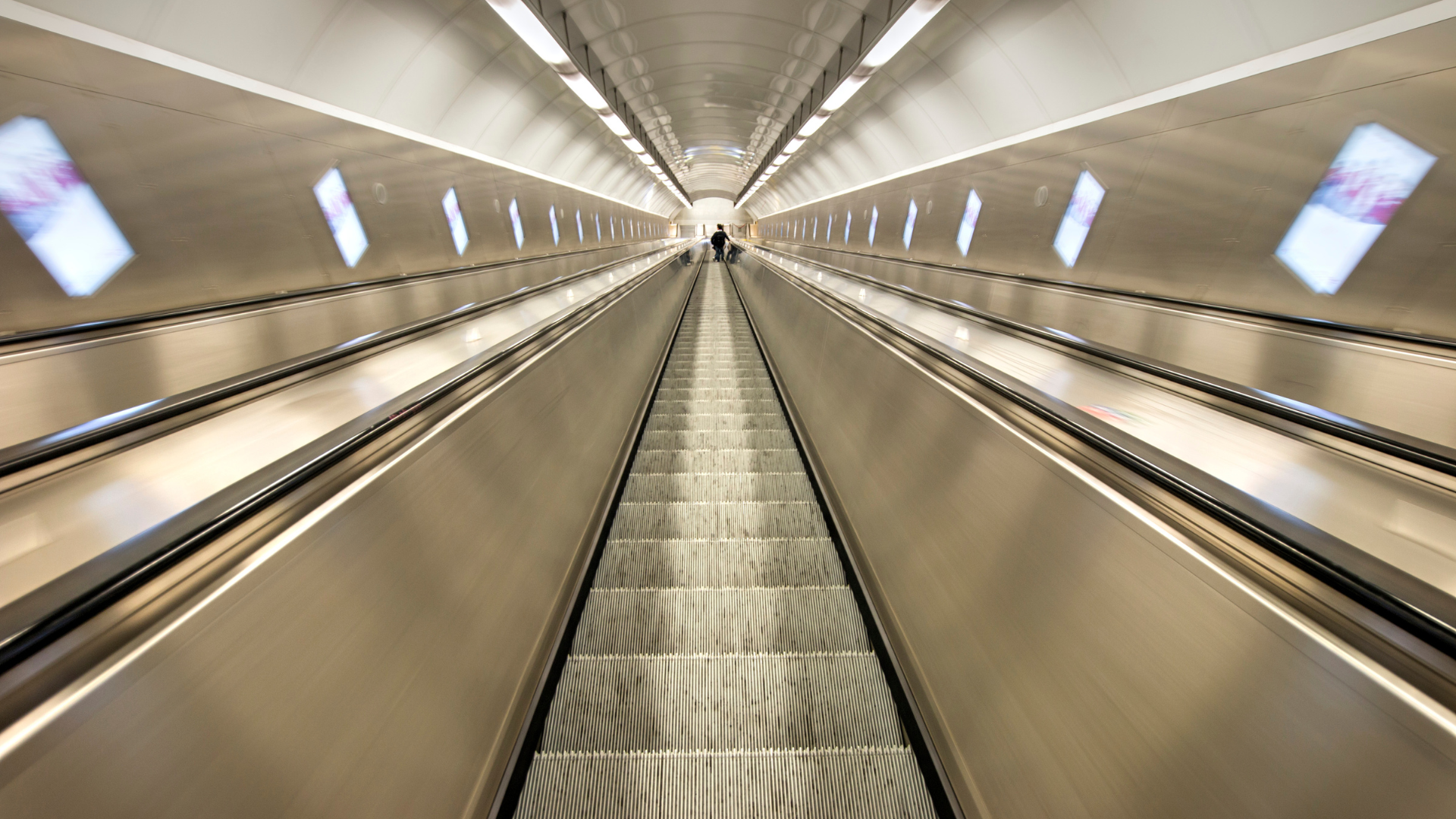 Passenger Information Systems Timelapse of Station
